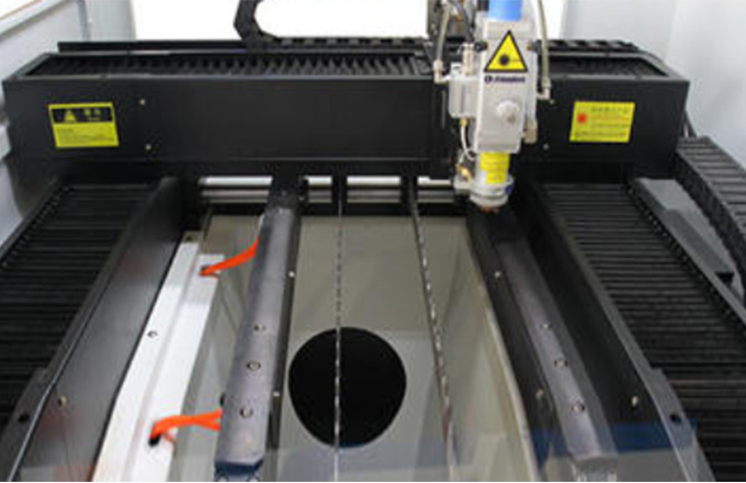 東莞激光設(shè)備廠選購(gòu)我司拖鏈